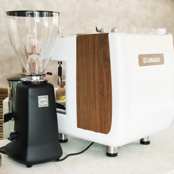 Máy pha cà phê Casadio Undici A1 đến từ Ý sở hữu hệ thống siphon hiện đại